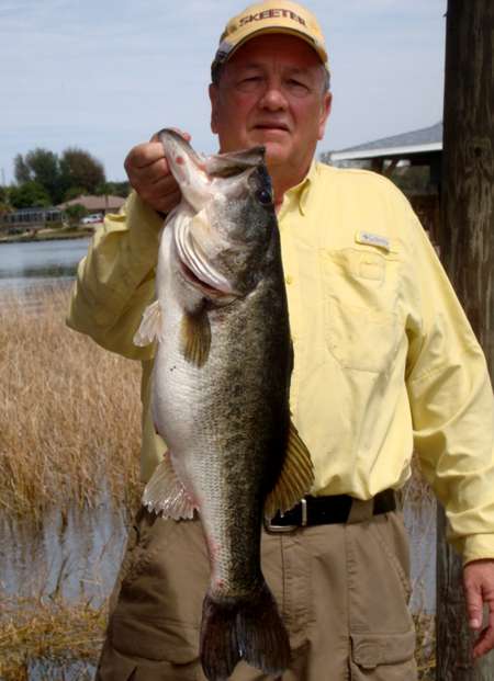 Recent Florida transplant from CT, Chris King, with a 10-7 taken from the end of his dock on a drop shot rig.